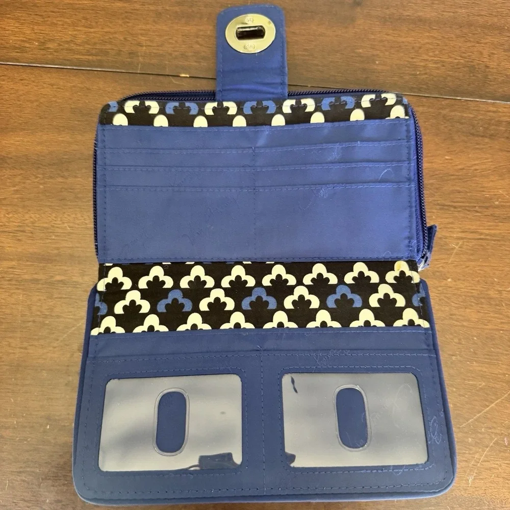 Vera Bradley RFID Turnlock Wallet Classic Navy Blue Quilted Zip Around Travel - Picture 8 of 8
